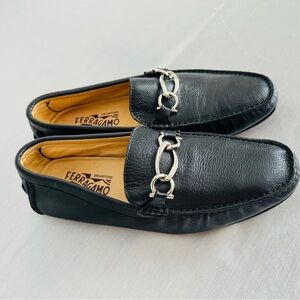 Salvatore Ferragamo chain-link Gancini drivers 9